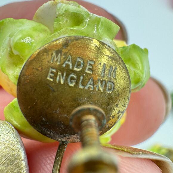 Vintage Ceramic Roses Screw Back Earrings Made In England Cottagecore Grannycore - Picture 5 of 13